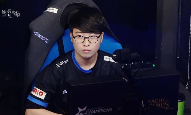 扑出去又容 扑出去又容